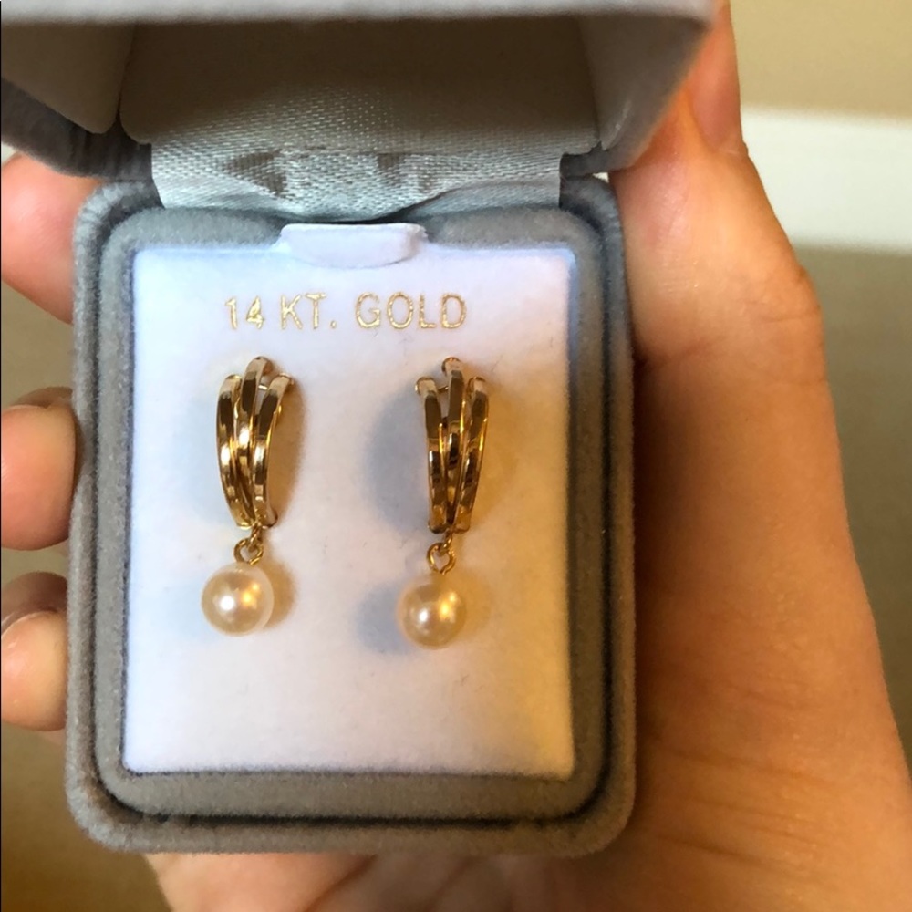 Gold and pearl earrings